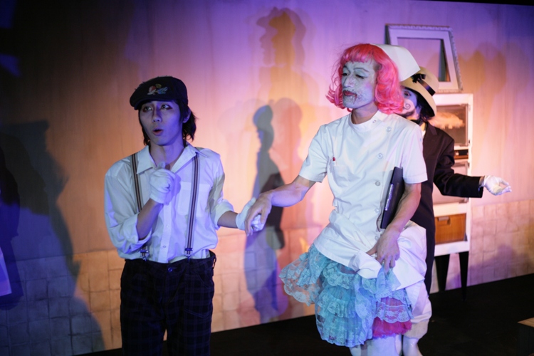 堕ちて逝く羊の寓話